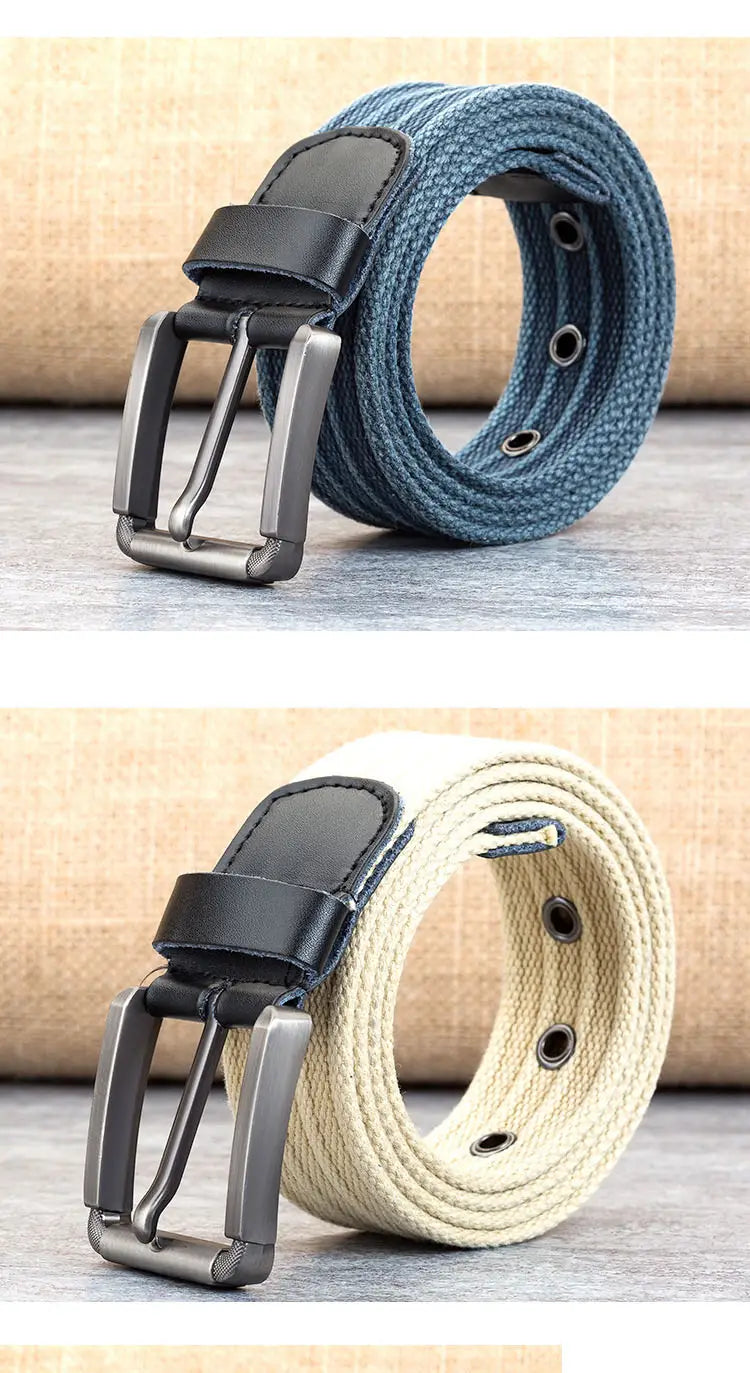 Boucle à épingle pour ceinture en toile tissée pour homme présentant un tissu tissé bleu et beige avec des accents en cuir noir et des boucles à tons argentés.