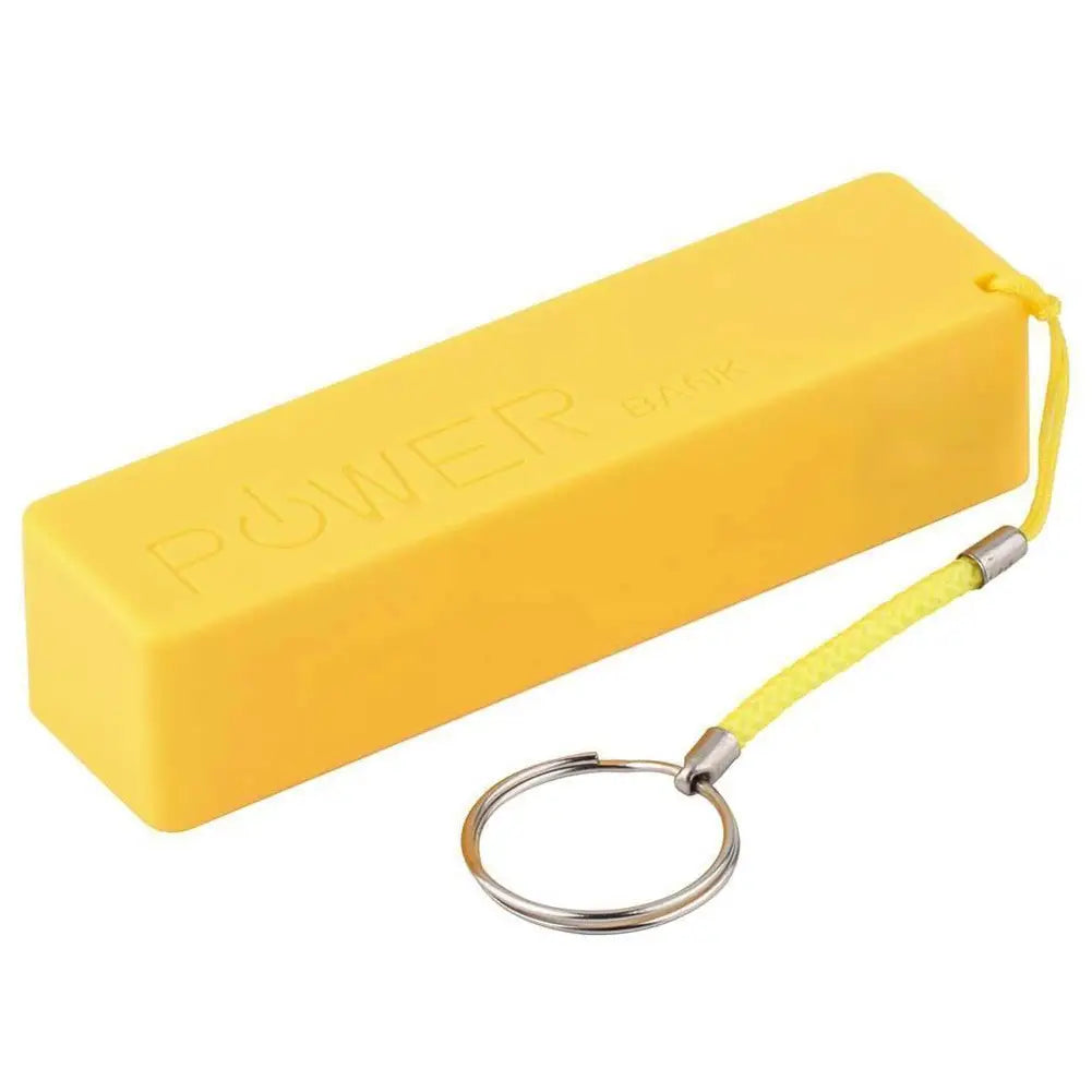 Leuchtend gelbe rechteckige tragbare Powerbank mit Micro-USB und Schlüsselanhänger-Anbringung, ausgelegt für die Nutzung mit einer 18650-Batterie.