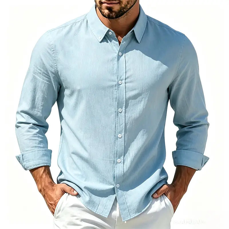 Chemise décontractée en coton à manches longues pour hommes bleu clair, avec ouverture boutonnée et poignets retroussés.