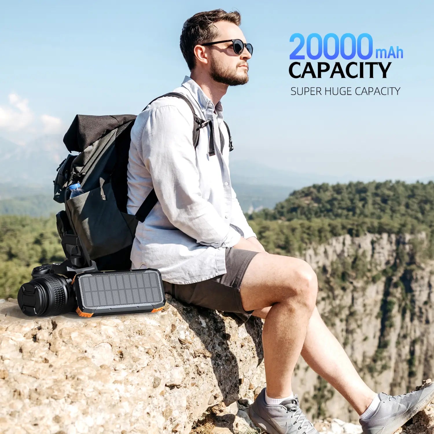 Schwarze und orangefarbene Solar-Powerbank als tragbares Ladegerät mit 20000 mAh Kapazität und Handkurbel-Funktion für den Outdoor-Einsatz.
