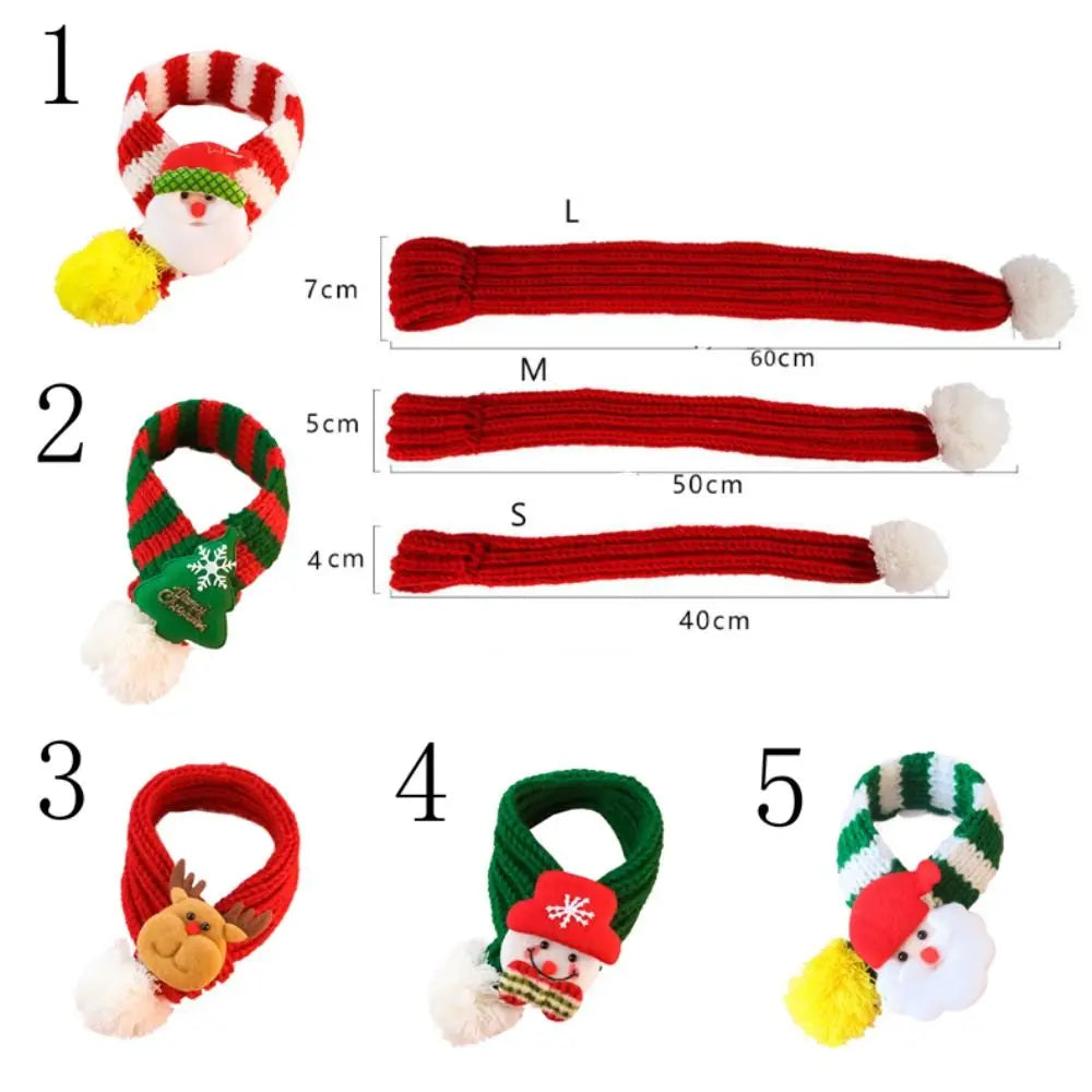 Chalina de Navidad para mascotas con diseño de cachorro y gatito tejida en vellón a rayas rojas y verdes, con un detalle esponjoso de muñeco de nieve, pensada para vestimenta festiva de mascotas.