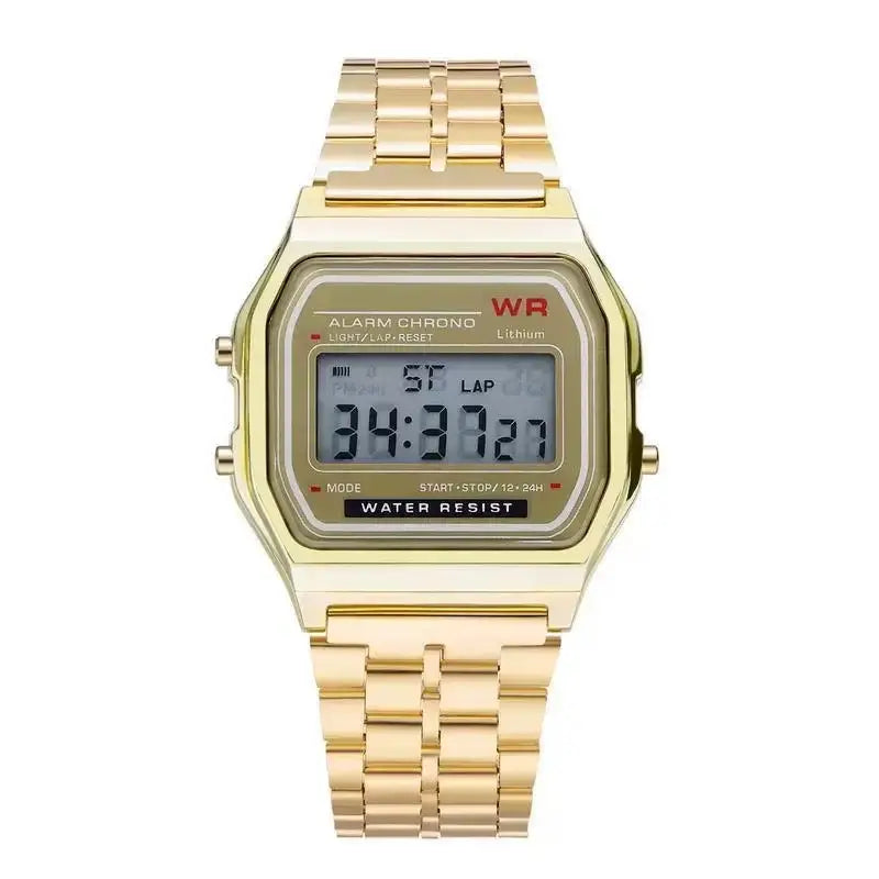 Reloj digital deportivo de tono dorado con esfera rectangular y correa de aleación con cierre tipo hebilla de gancho.