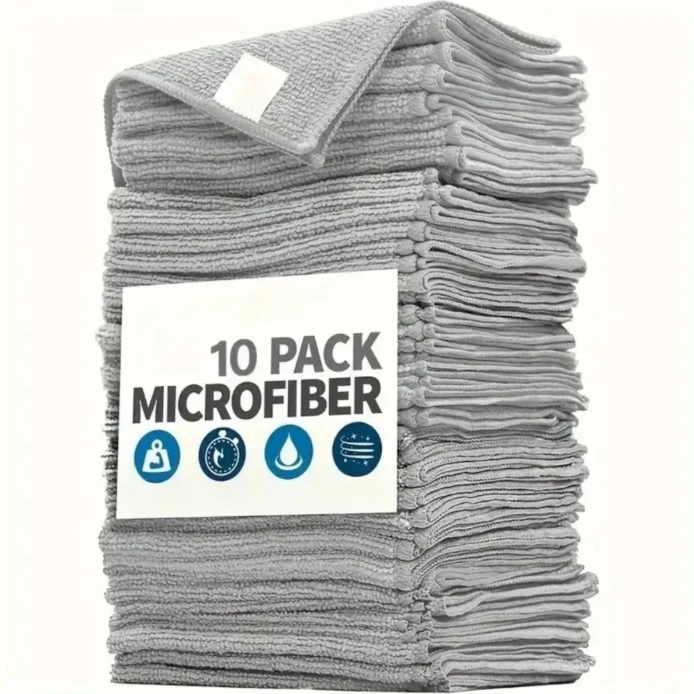 Une pile de dix chiffons de nettoyage en microfibres gris, soigneusement pliés et emballés dans un ensemble d’essuie-tout absorbants conçu pour les tâches de nettoyage