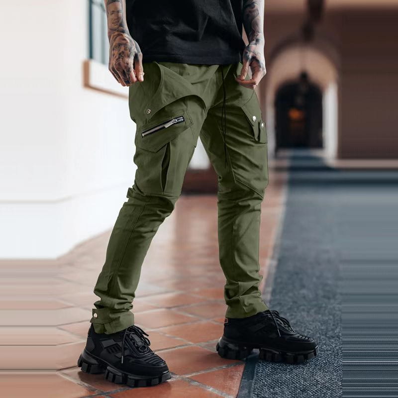 Herren-Tactical-Cargohosen in Olivgrün mit mehreren Reißverschluss- und Pattentaschen aus strapazierfähigem Material, für den Freizeit- und Outdoor-Gebrauch ausgelegt.