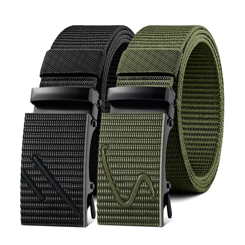 Taktischer Nylon-Gürtel für Herren mit schwarzen und olivgrünen strukturierten Nylonriemen und passenden Schnallendesigns, geeignet für den Freizeit- und Outdoor-Einsatz.
