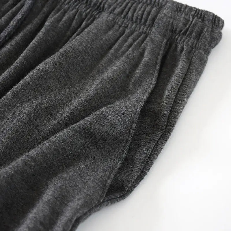 Herren-Modal-Cotton-Loungewear-Shorts in softem Grau meliert mit elastischem Bund und komfortablem, strukturiertem Strickstoff