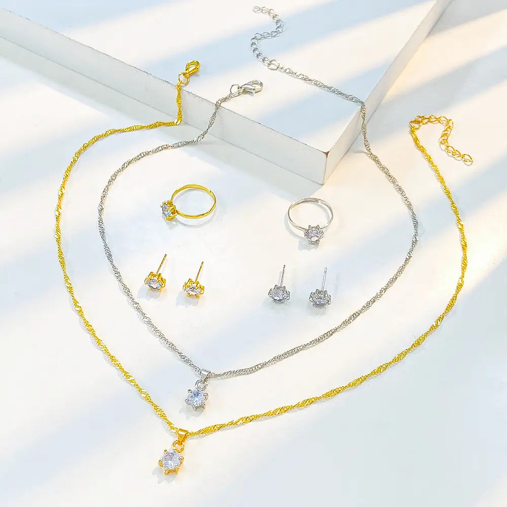 Collar de cadena trenzada en tonos dorado y plateado con un dije de cristal transparente, del juego de joyería de circonita cúbica de 5 piezas.