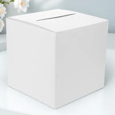 パーティーでの受け付けにおける記念品の収納用として、上部に長方形のスロットを備えた白色段ボール製ウェディングカードボックス。
