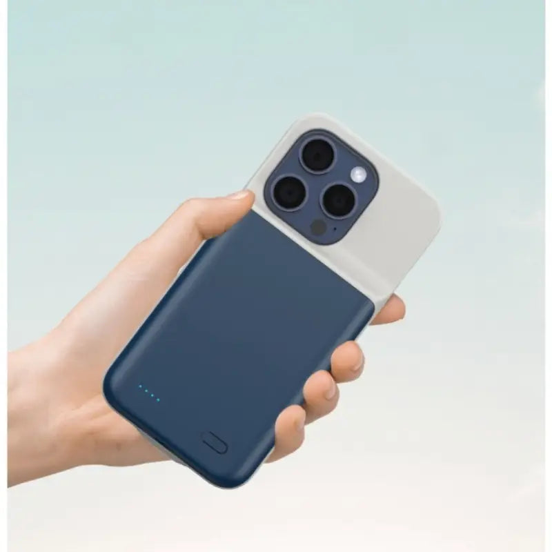 étui de batterie de 10000 mAh élégant bleu marine et blanc pour iPhone 17air, 17pro, 17promax, illustrant la face arrière avec un design minimaliste et une marque discrète