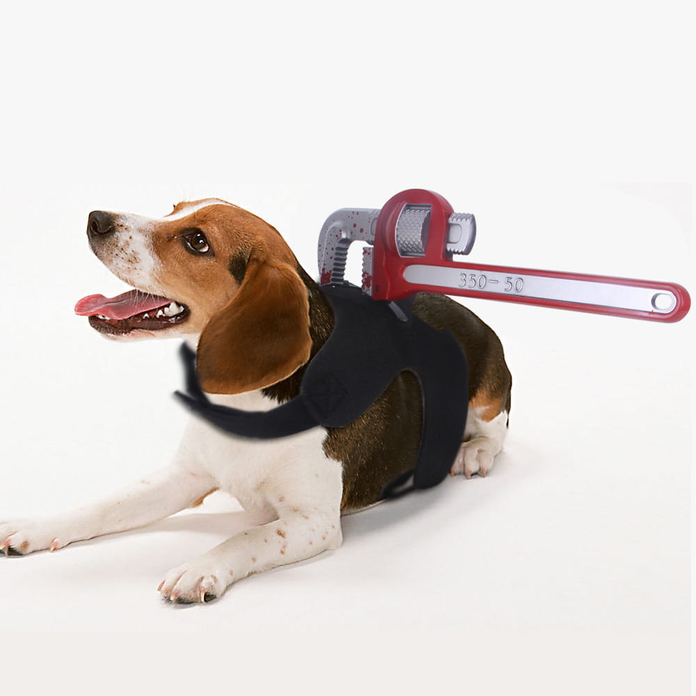 犬用の面白い武器の犬用ハロウィーンコスチューム向けの、赤とシルバーのパイプレンチ衣装アクセサリー。3〜10cmの調整付き。
