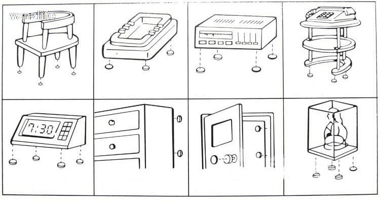 Das Bild zeigt acht verschiedene Liniendarstellungen unterschiedlicher Haushaltsgegenstände, darunter ein Hochstuhl, ein elektronisches Gerät mit Tasten und Drehreglern, eine Stereoanlage, ein Drehtelefon auf einem Ständer, eine digitale Uhr mit 7:30 sowie eine zweidimensionale Darstellung von Filz-Möbelgleitern als 5 mm Fußbodenschutz zur Vermeidung von Schäden am Fußboden durch Möbel.