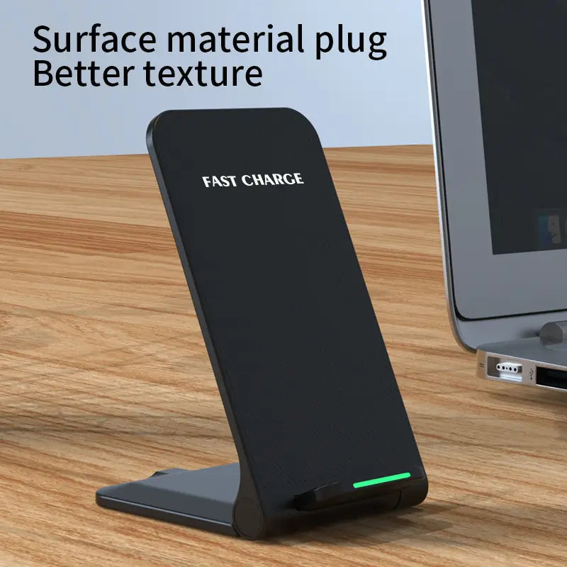 Type C充電に対応したブラック30W高速ワイヤレス充電器で、洗練されたスタンド設計と、効率的なワイヤレス充電のための緑色のLEDインジケーターライトを備えています。