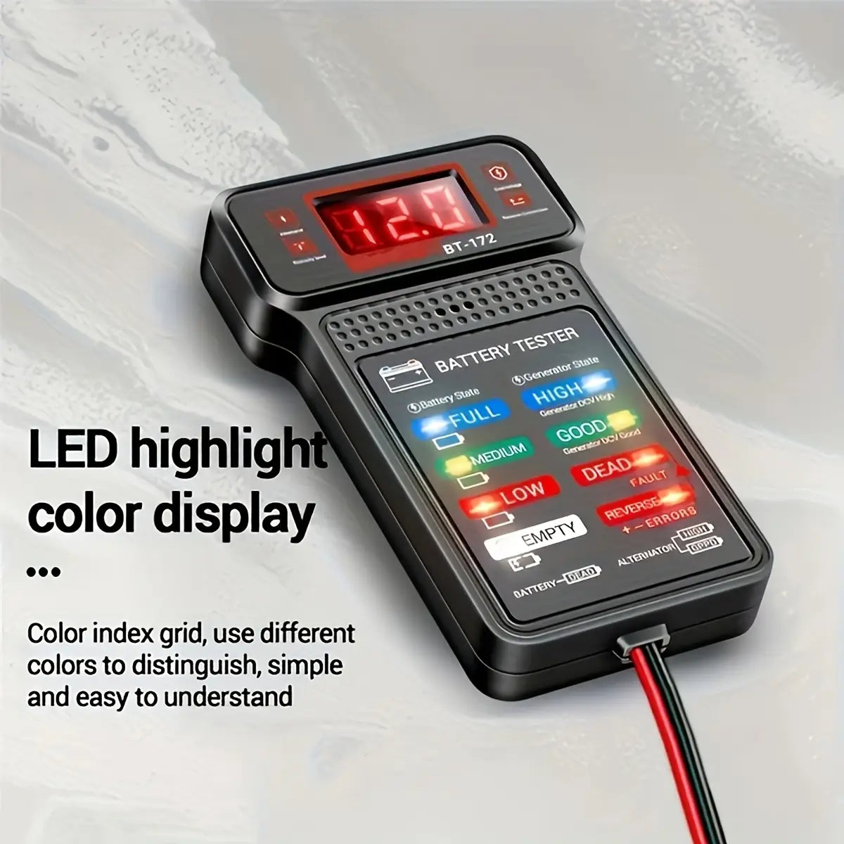 赤色のLEDデジタル表示と、バッテリー状態を示す色分けされたインジケーターライトを備えたブラックの12Vデジタル自動車バッテリーテスター（プラスチック製）。