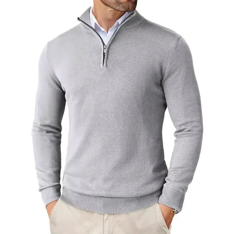 Pull-over homme gris à demi-zip en maille, avec poignets de col côtelés et bas, dans une conception à coupe slim.