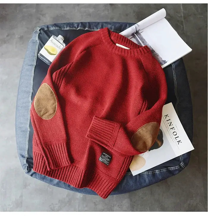 Pull en laine pour homme surdimensionné en maille décontractée, couleur rouge, avec des patchs au niveau du coude en cuir beige et des poignets côtelés.