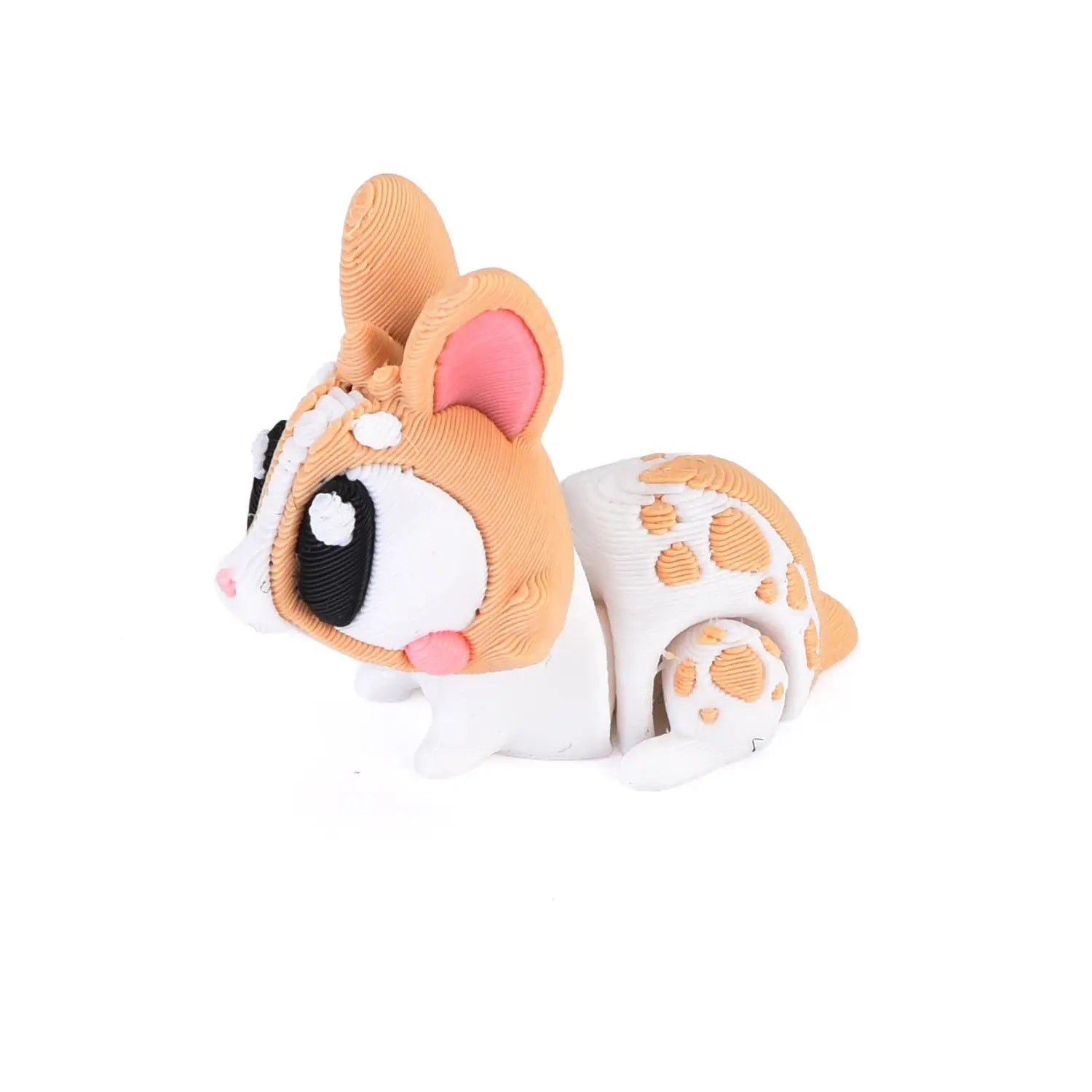 Un jouet figurine d’animal imprimé en 3D beige et blanc, avec des oreilles internes roses, des yeux noirs et un corps texturé, présenté comme produit fini.