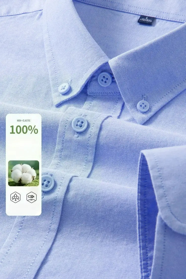 Camisa Oxford de algodón color azul claro, corte slim fit, para hombre, con botones a juego y un tejido con textura discreta.