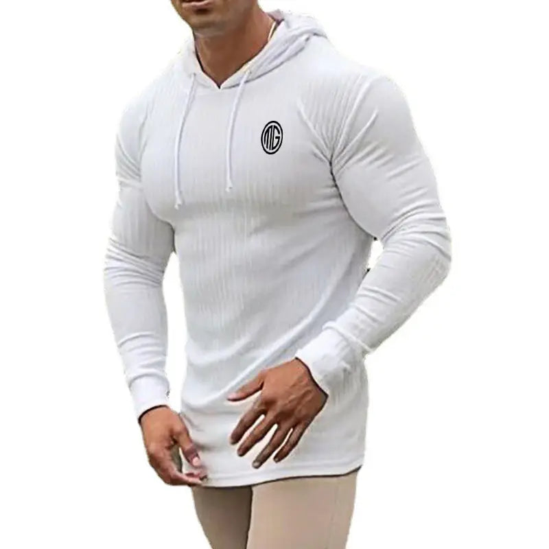 Sudadera con capucha de punto para hombre, estilo pulóver, ajuste slim, en blanco, con textura acanalada y un pequeño logotipo circular negro en el pecho.