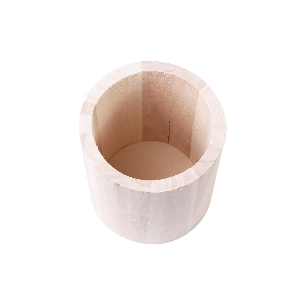 Porte-stylo cylindrique en bois de couleur claire, organisateur de bureau, avec façade extérieure légèrement texturée et grain du bois visible à l’intérieur.