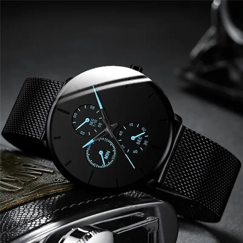 Montre à quartz chronographe ultrafine noire pour hommes, avec une sangle en maille noire et des aiguilles bleu lumineux