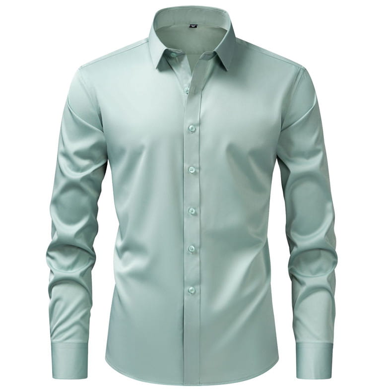 Une chemise habillée sans repassage pour homme vert clair élégante, en grande taille, avec un col net et des boutons assortis.