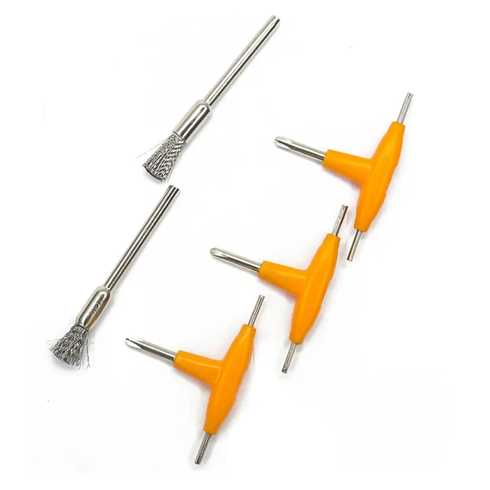 Juego de cuatro llaves hexagonales en forma de T con mangos naranjas y dos cepillos de alambre metálicos para aplicaciones de kit de destornillador y herramienta rotativa.