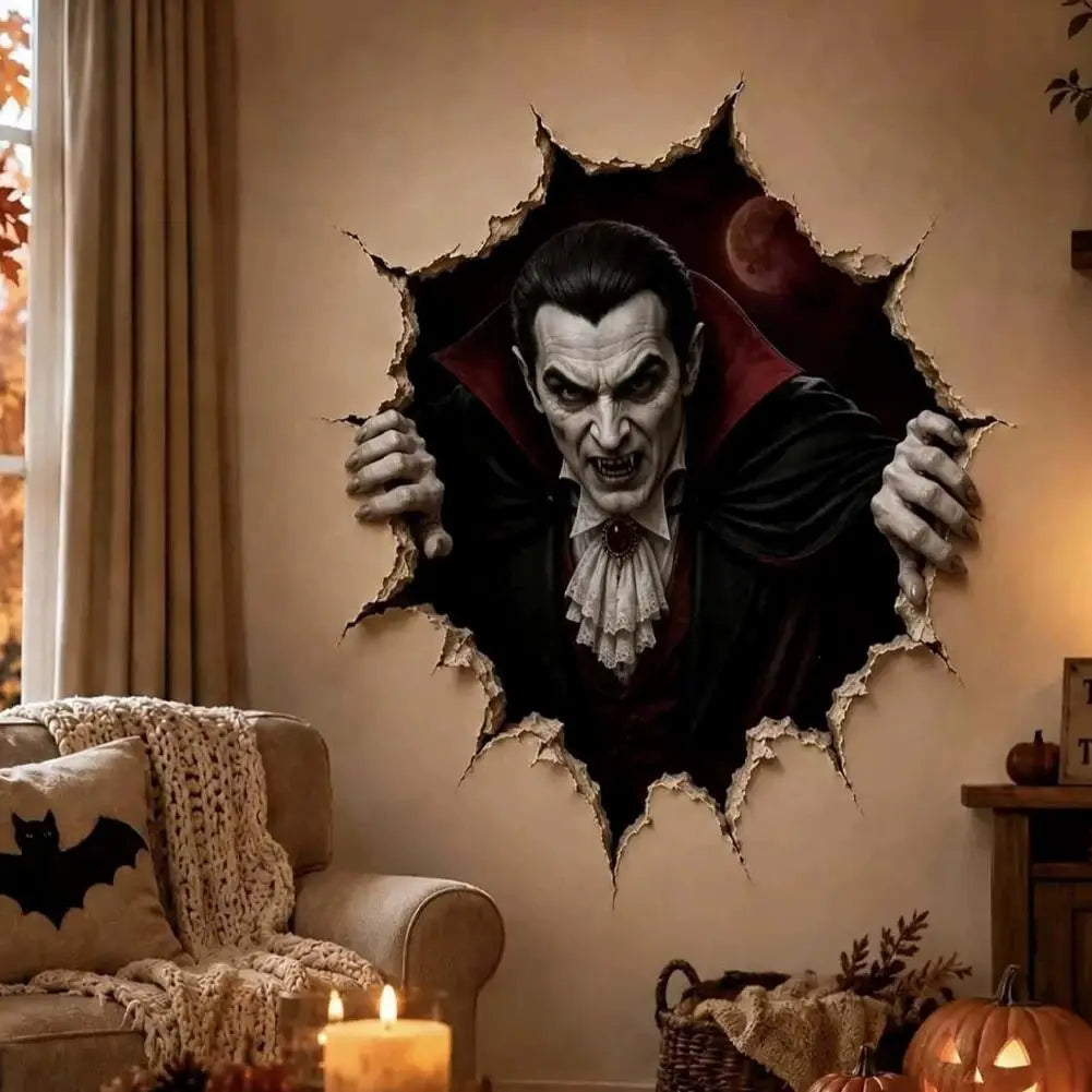 Un autocollant mural 3D pour Halloween en papier, en forme de décalcomanie, représentant une silhouette de vampire menaçante vêtue de noir et de rouge, avec un effet papier déchiré, émergeant du mur.