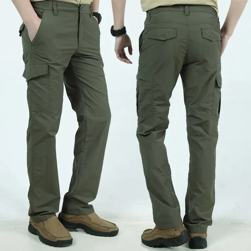 pantalons cargo tactiques légers pour homme en vert olive, avec plusieurs poches et un tissu durable, pour une fonctionnalité et un confort améliorés.