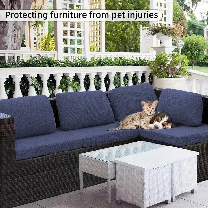 Dunkelbraunes Outdoor-Sofa-Modul aus Rattan/Korbgeflecht mit dunkelblauen Stretch-Kissenbezügen, geeignet für eine Dicke von 5–20 cm und Größe 65–95 cm.