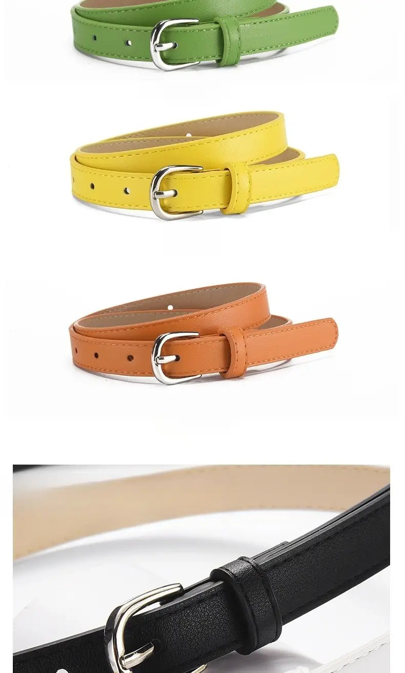 Lot de quatre ceintures fines et polyvalentes pour femmes en vert jaune camel et noir, avec des boucles à tons argentés.