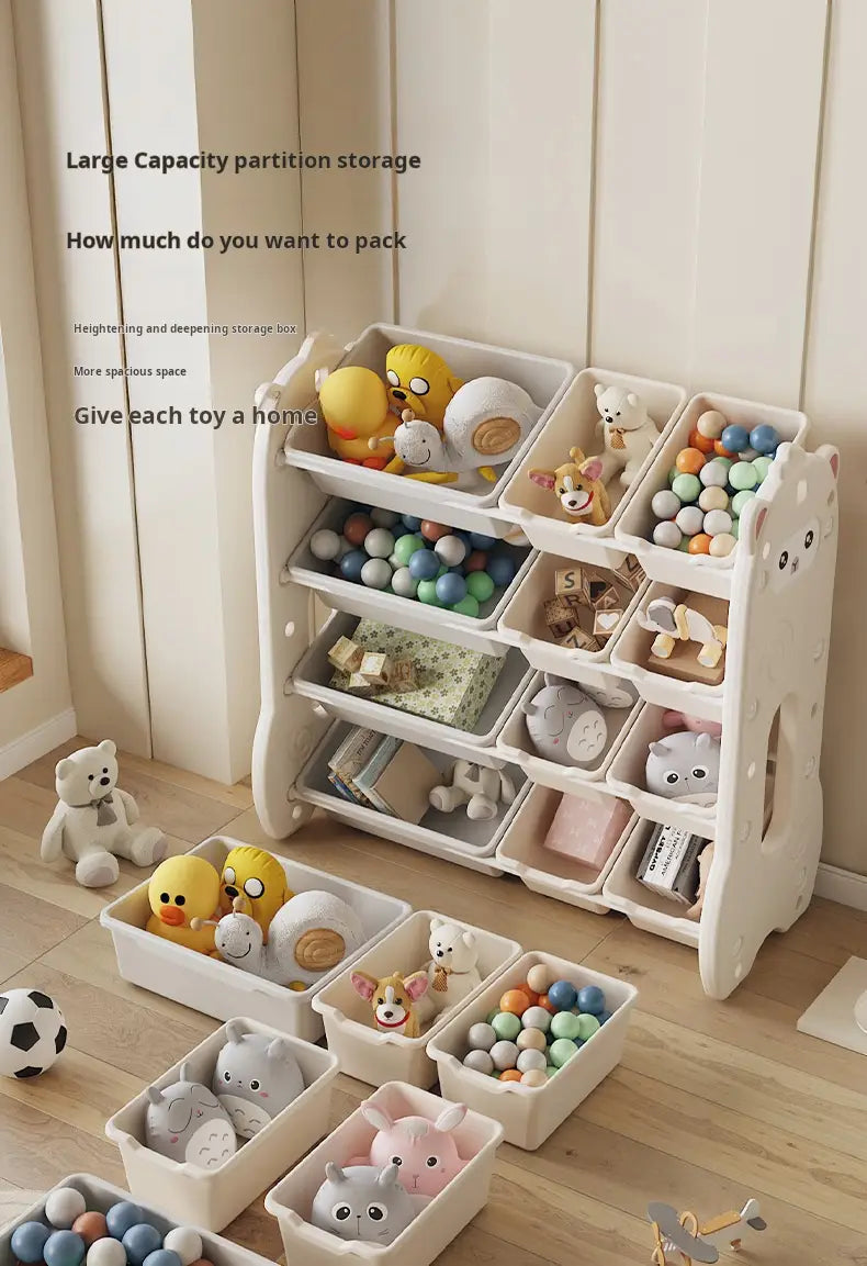 Étagère de rangement pour jouets pour enfants en plastique blanc cassé, avec plusieurs compartiments et des adorables motifs de visages d’animaux pour organiser les jouets.