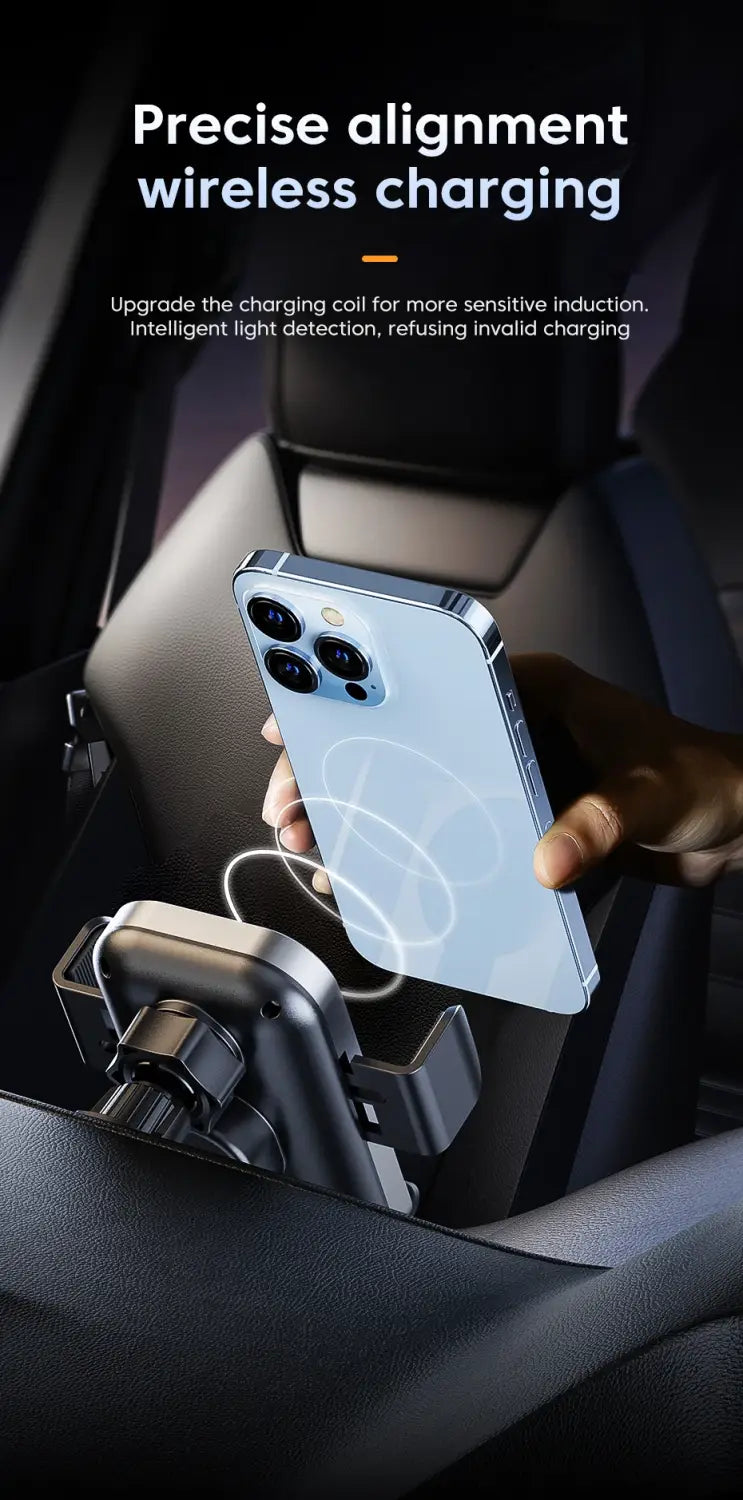 iPhone 13 Pro plateado con sistema de triple cámara que se carga mediante un soporte para cargador inalámbrico de coche, con carga rápida para una carga eficiente para navegación.