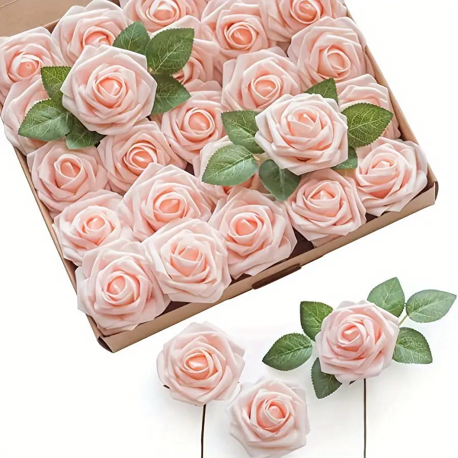 Une boîte de roses de fleurs artificielles rose tendre, aux pétales superposés et aux feuilles vertes fixées à des tiges fines, pour la décoration.