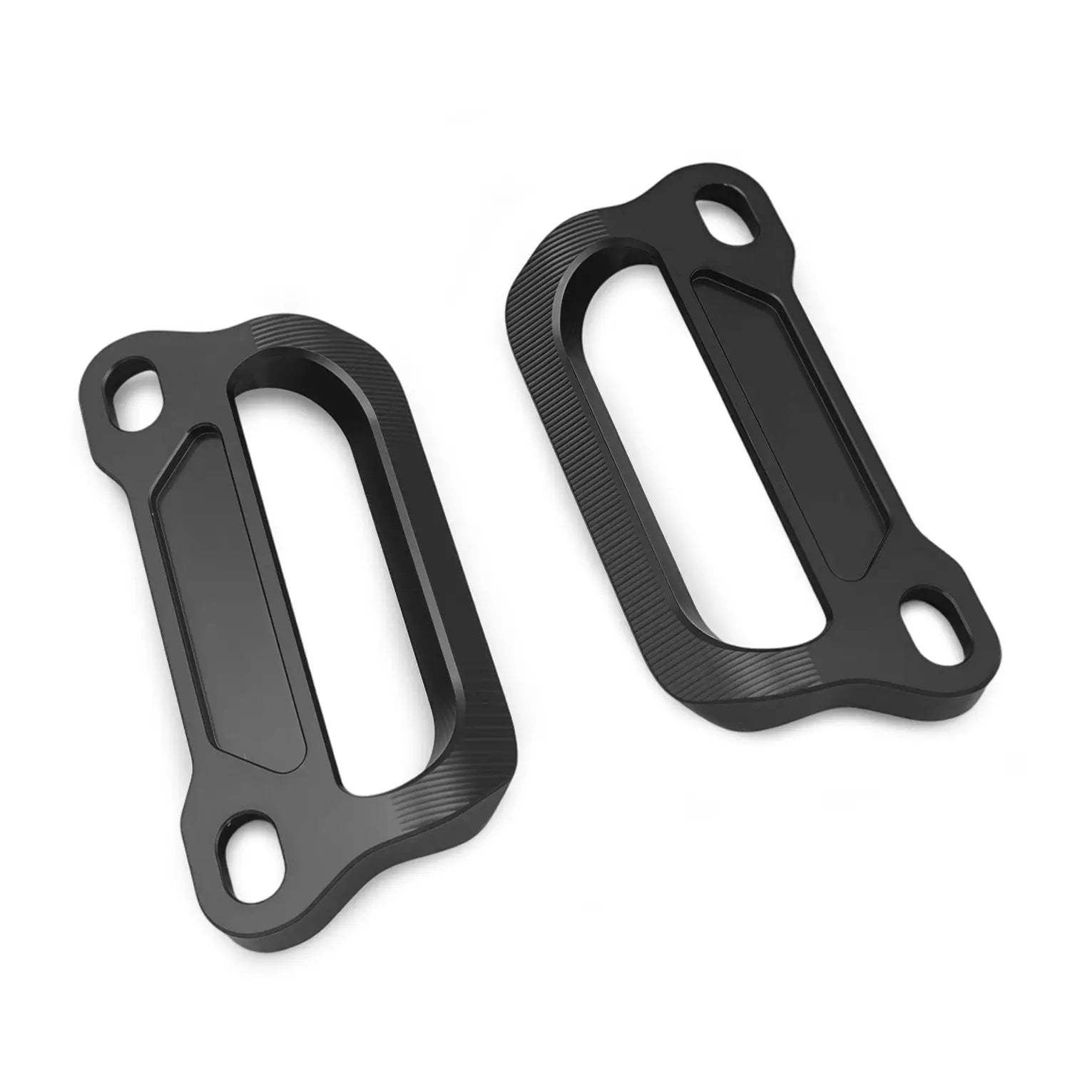 Schwarze Aluminium-CNC-Gepäckträgergriffe für Cfmoto 675srr mit strukturierter, gebürsteter Oberfläche und eckigem Design, dargestellt von der Rückseite der Lenkerendkappen
