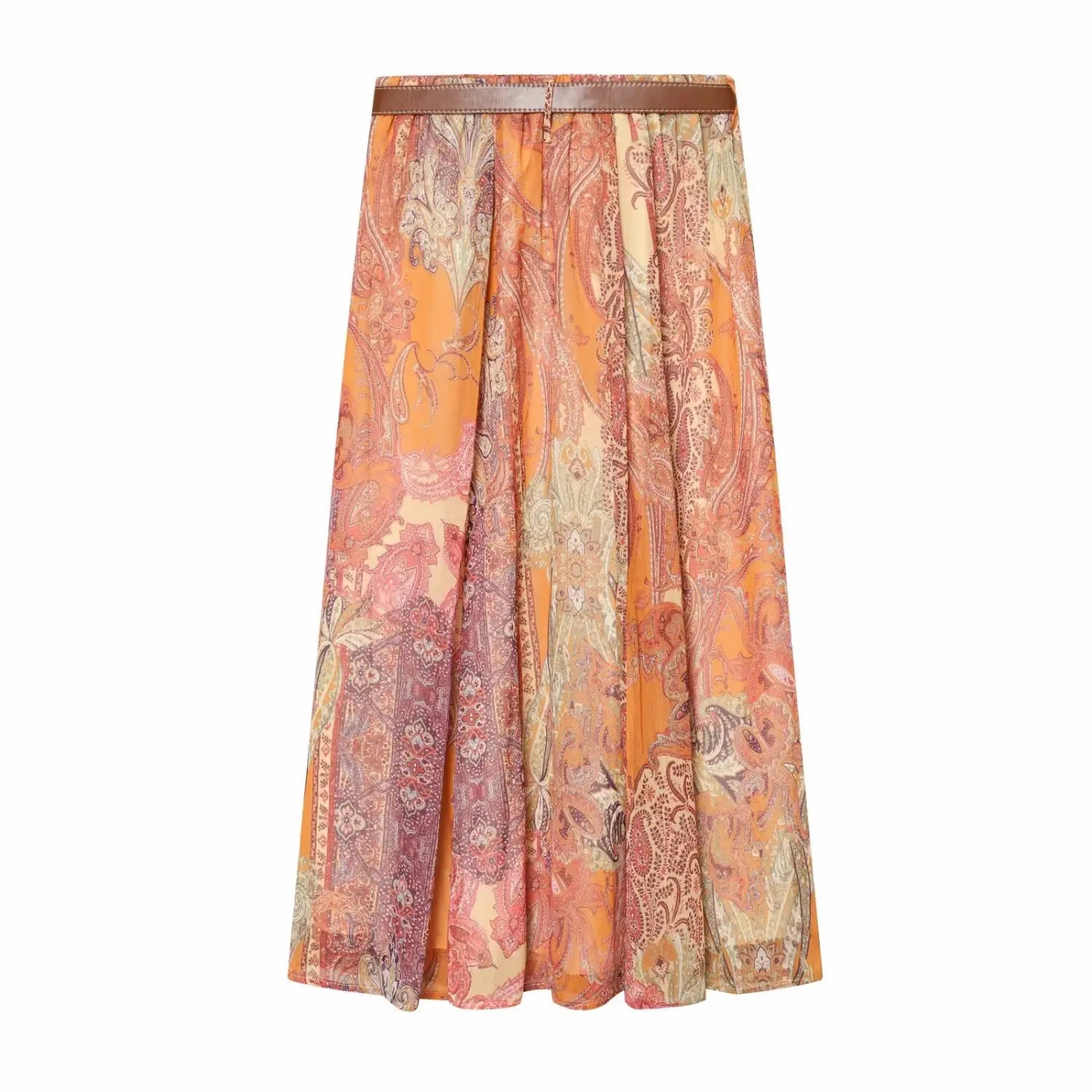 Jupe midi fluide à plis dans un imprimé cachemire orange et rose vibrant, avec une ceinture marron en cuir présentant une coupe taille haute.