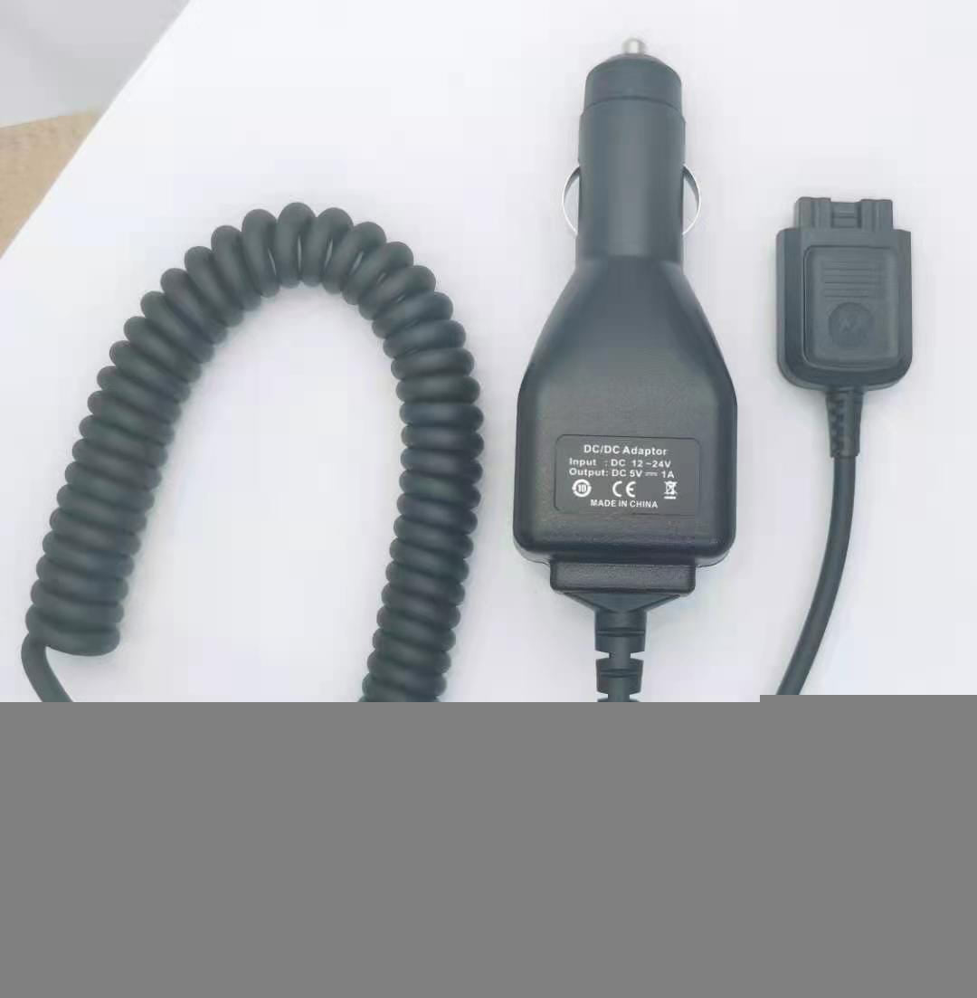 車両用途向けのDC/DCアダプターおよびコネクタを備えた、黒色コイル状Motorola Tetra Mtp3150カーチャージャー12V。