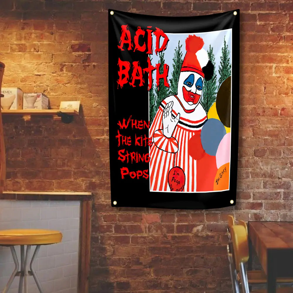 schwarze individuelle Polyester-Tapetenwandbehang-Kunst mit einem Cartoon-Clown in rot-weiß gestreifter Kleidung, mit blauer Schminke im Gesicht, der Ballons hält, vor einer Kulisse aus Kiefern, mit Elementen im Schriftzug-Charakter-Design