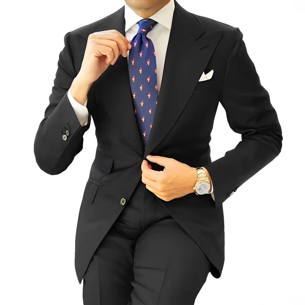 Herren-Dunkelgrau zugeschnittene Anzugs- und Tuxedo-Sakkojacke, kombiniert mit einer dunkelblauen Krawatte mit einem dezenten Muster aus pinkfarbenen Flamingos.