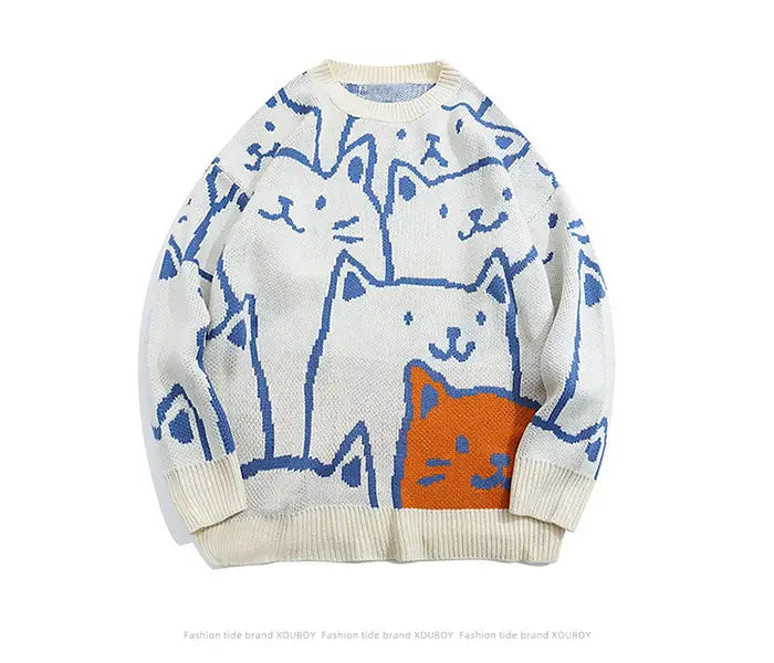Pull ample en maille ivoire décontracté, présentant un motif ludique de chats aux contours bleus, avec un chat orange bien visible sur l’avant, issu de la collection Cartoon Cat Harajuku.