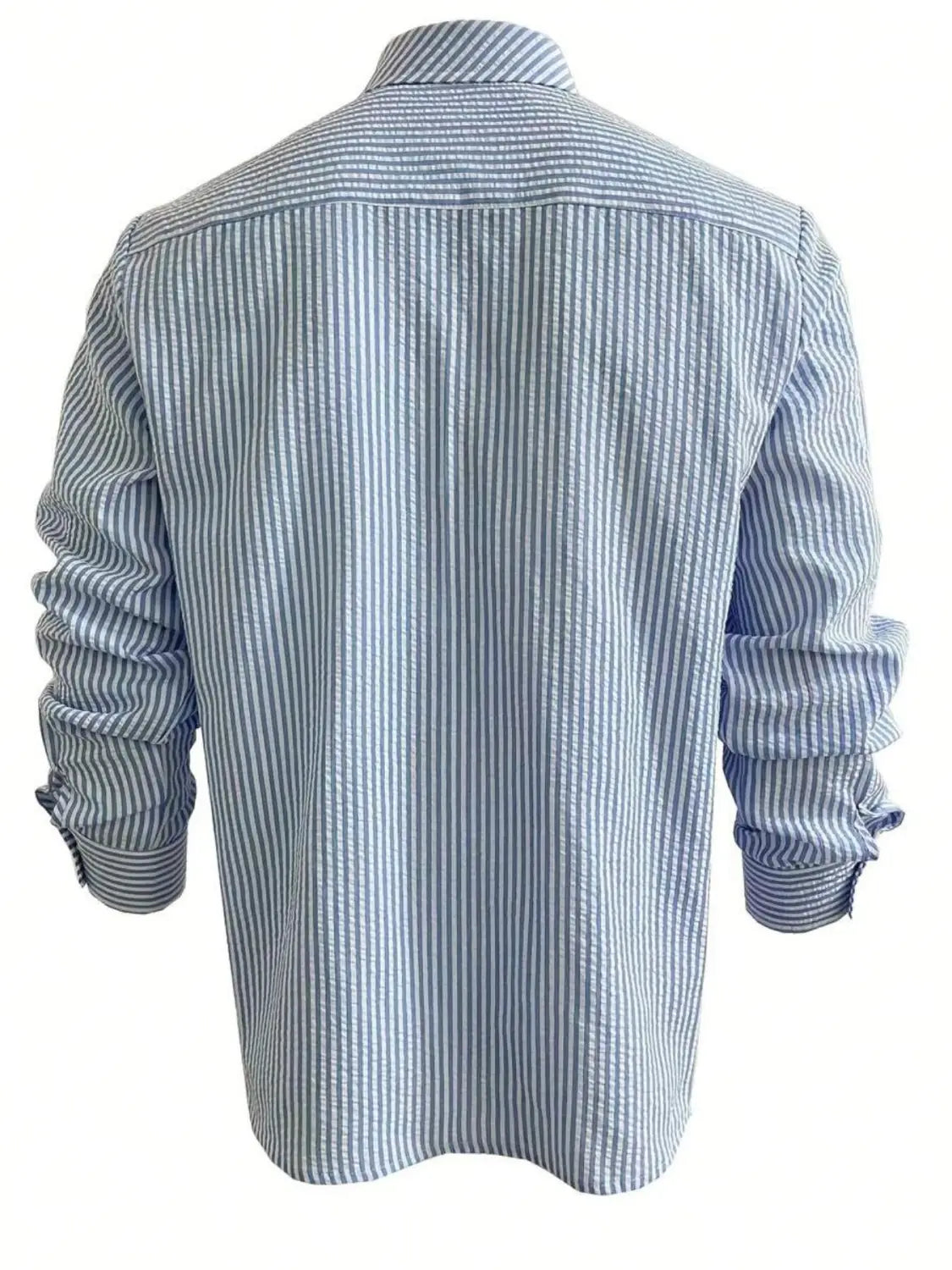Chemise décontractée boutonnée manches longues à rayures bleues pour homme, au style classique, avec motif net à rayures verticales bleu et blanc, confectionnée dans un tissu en coton léger, et dotée de poignets retroussés avec soin.