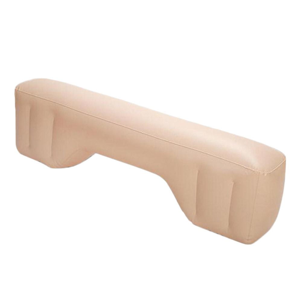 Coussin de lit de voyage pour siège arrière à matelas d’air de voiture gonflable beige, avec un design contourné et des coutures cousues.
