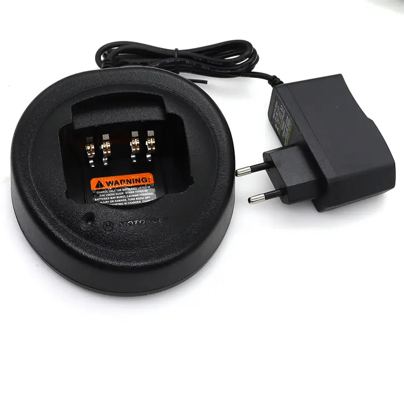 Chargeur de bureau circulaire noir pour talkie-walkie Motorola Walkie Talkie destiné au GP328 HT750, avec adaptateur secteur assorti et câble spiralé.