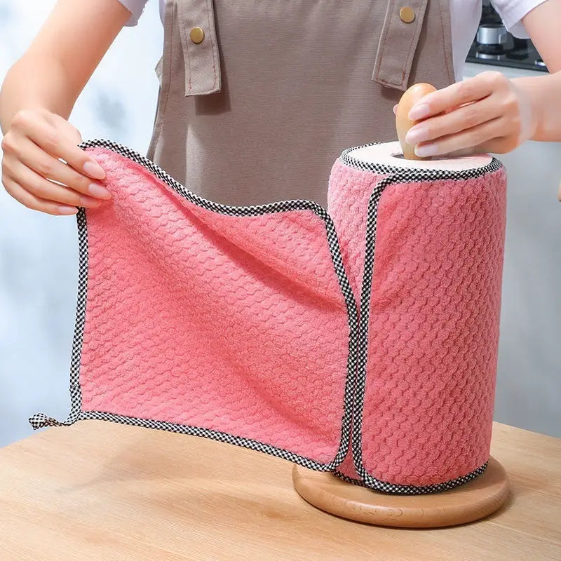 Lot de 10 essuie-tout en microfibre pour la cuisine, comprenant une serviette de cuisine rose texturée avec une bordure à carreaux noir et blanc.