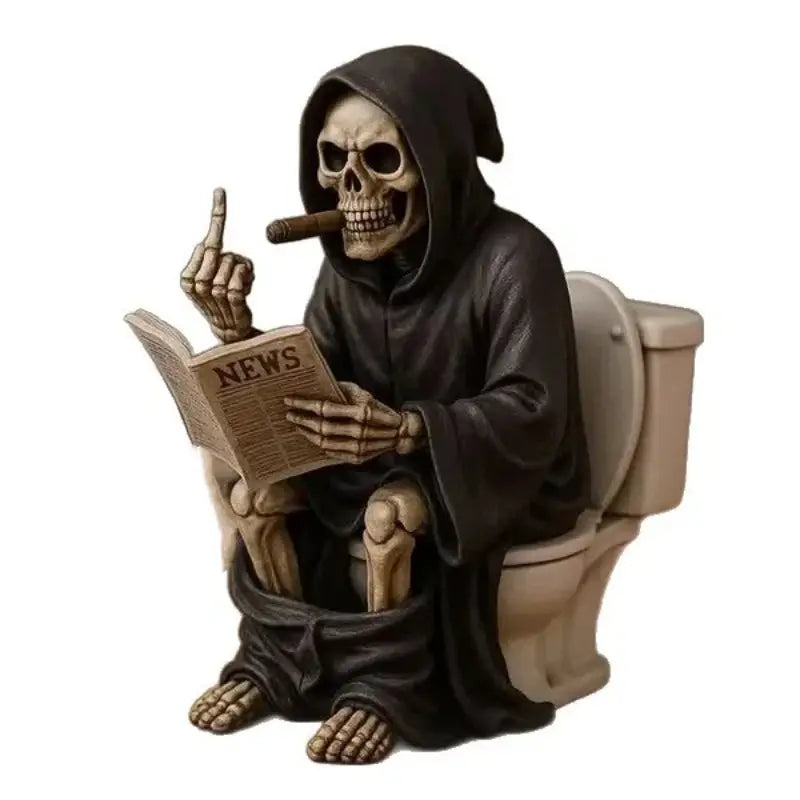 Una figura decorativa de baño de esqueleto con capucha oscura, Grim Reaper, de resina, decorada con un periódico abierto rotulado como noticias y con un puro en la boca.