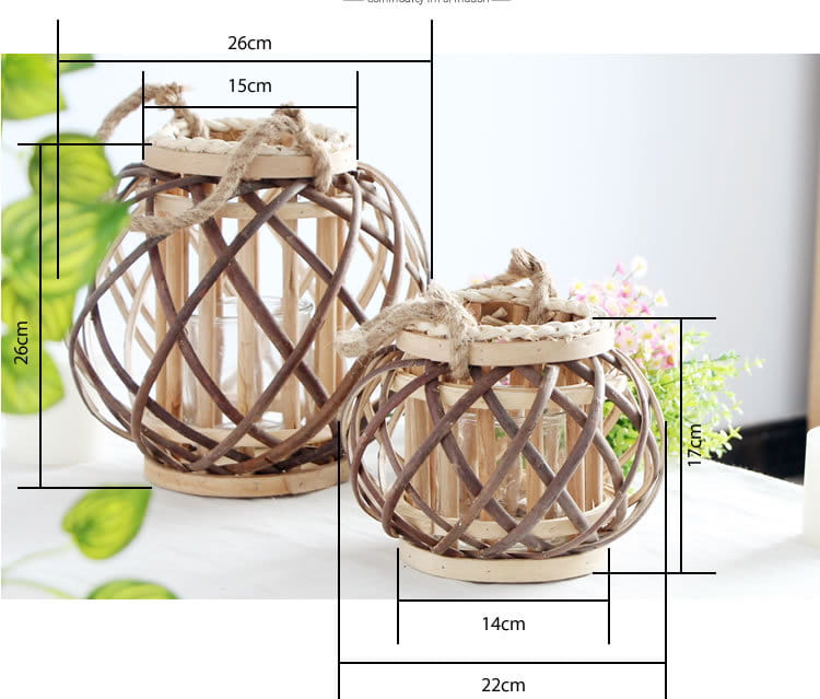 Porte-bougie en rotin et bambou tissés, au style naturel, avec un design rustique entrelacé et des accents en bois de couleur claire, idéal pour la décoration intérieure du domicile et pour améliorer l’agencement des présentoirs de porte-bougies, sans préoccupations liées à des avis négatifs