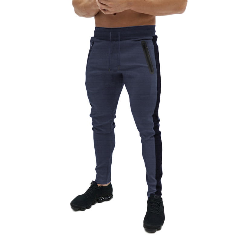 Pantalones cargo color azul marino de hombre, joggers casuales holgados, con franjas laterales negras y bolsillos con cierre para uso atlético.