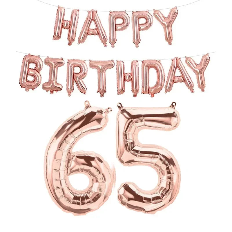 Bannière de ballons en feuille or rose comprenant le texte « Joyeux anniversaire » et le numéro 65 pour les célébrations d’anniversaire dans l’ensemble de ballons or rose numérotés.