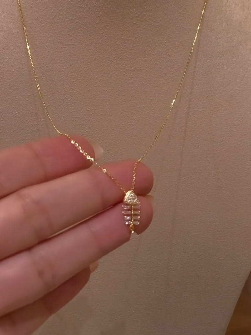 A delicate gold fishbone pendant necklace featuring a sparkling gemstone-encrusted design named Crystal Fishbone Gold Necklace Pendant Jewelry.