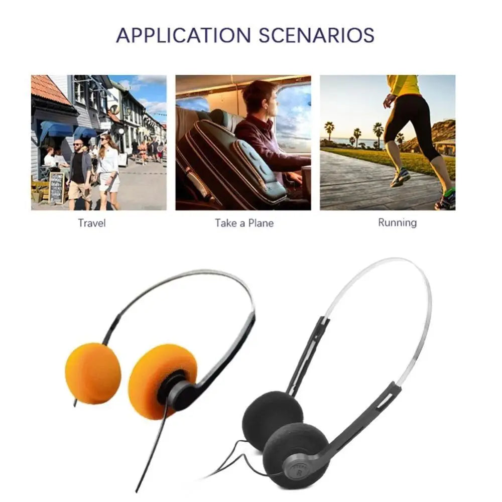 Orangefarbene und schwarze kleine Kopfhörer bieten ein retro-kabelgebundenes Over-Ear-Design mit Schaumstoff-Hörmuscheln für den tragbaren Einsatz.