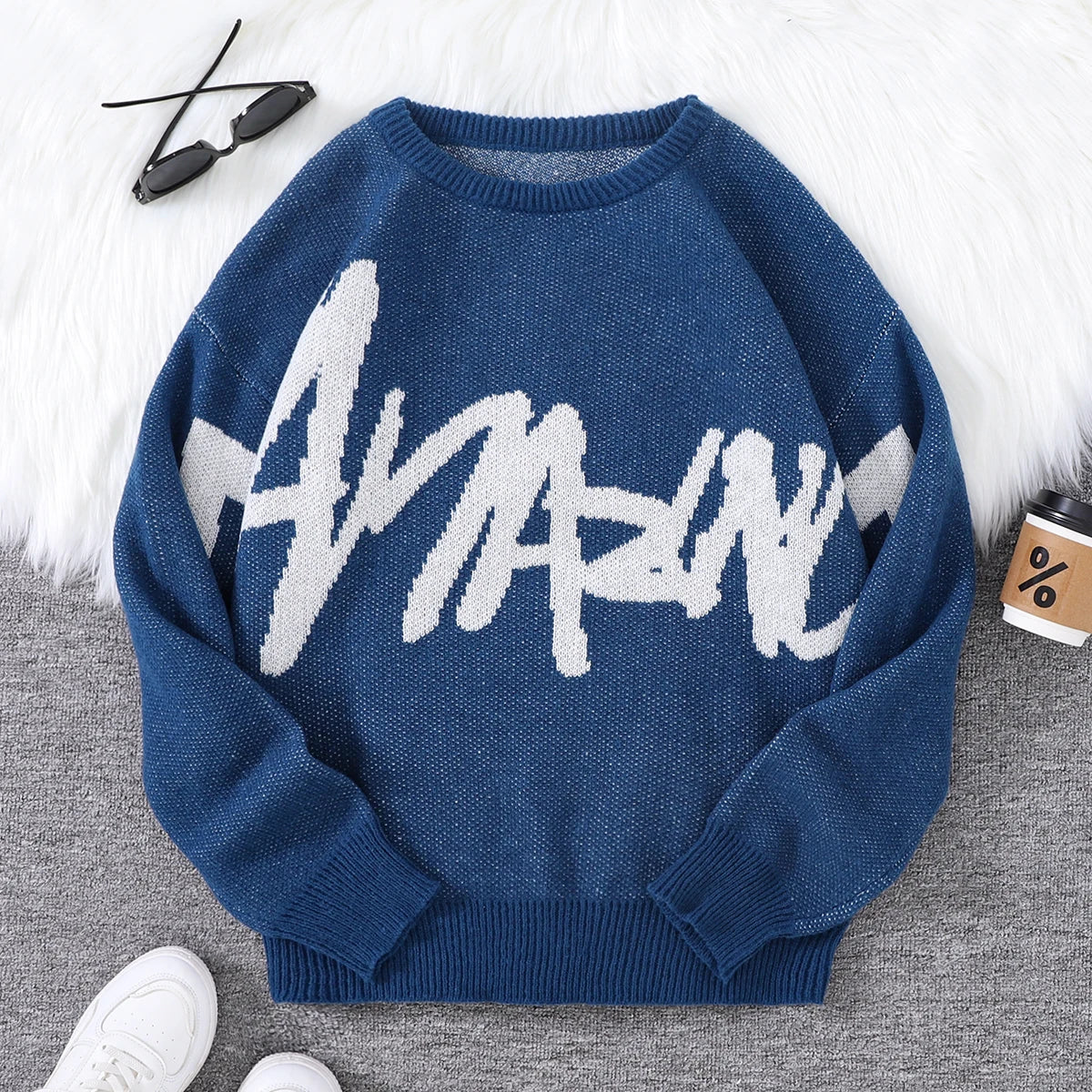 Simple Long-Sleeved Crew Neck Knit Sweater Suitable for Men, Comfortable and Stylish for Everyday Wear, a Fashionable Layering Choice for Any Season